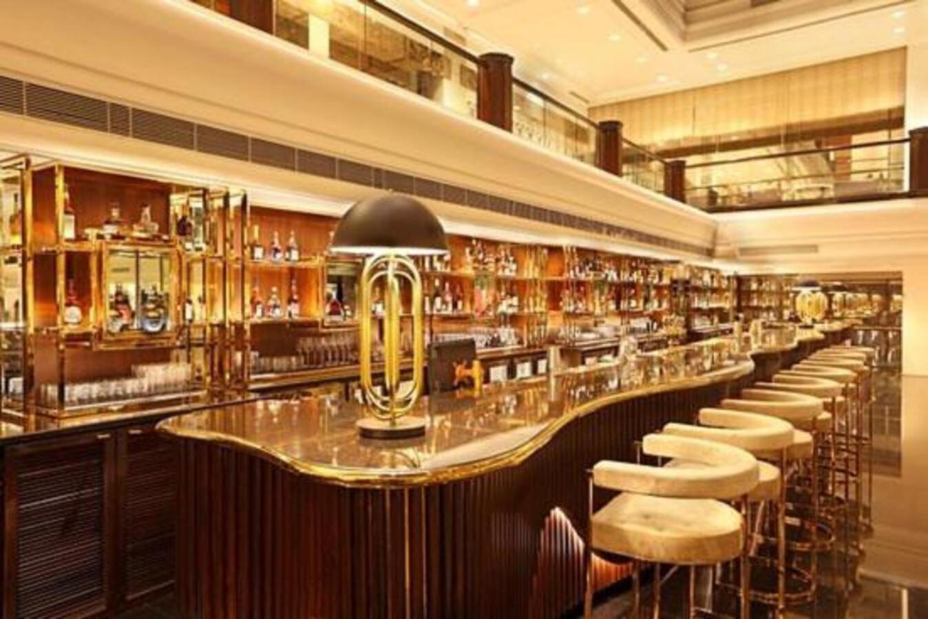 מלון מומביי Taj Lands End מראה חיצוני תמונה The bar at the Connaught