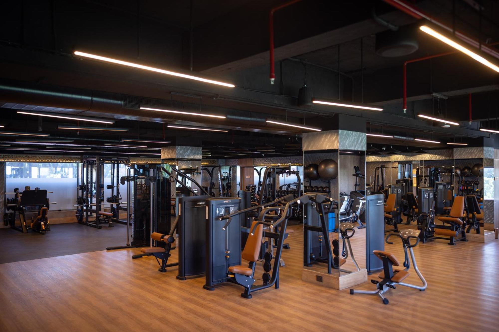 מלון מומביי Taj Lands End מראה חיצוני תמונה The gym at the hotel