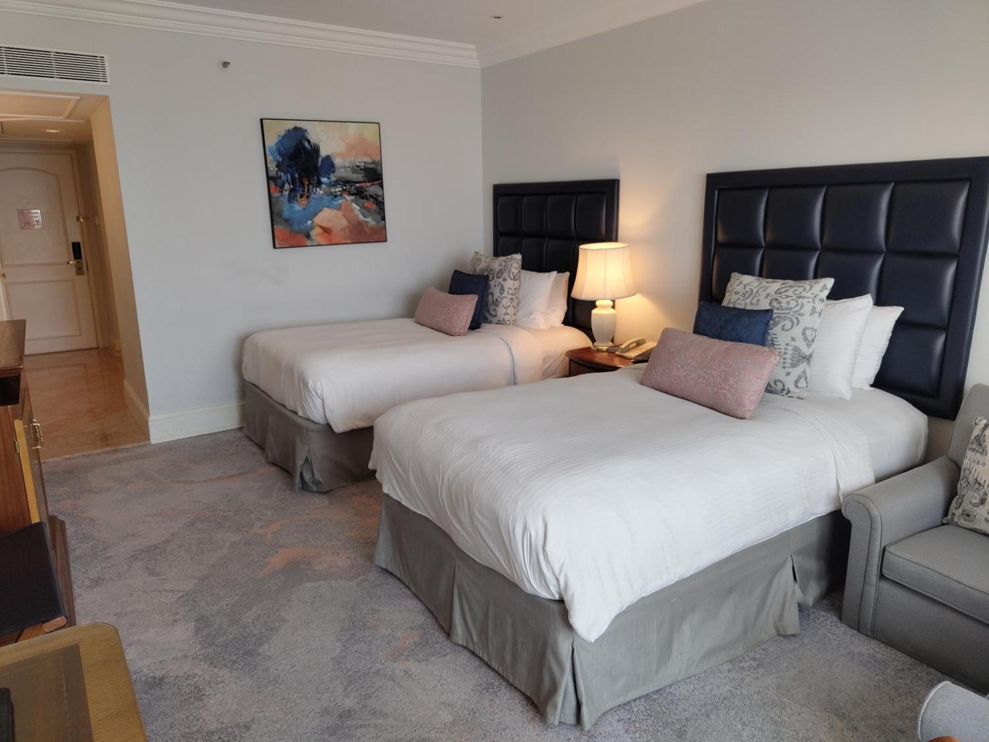 מלון מומביי Taj Lands End מראה חיצוני תמונה A room at the hotel