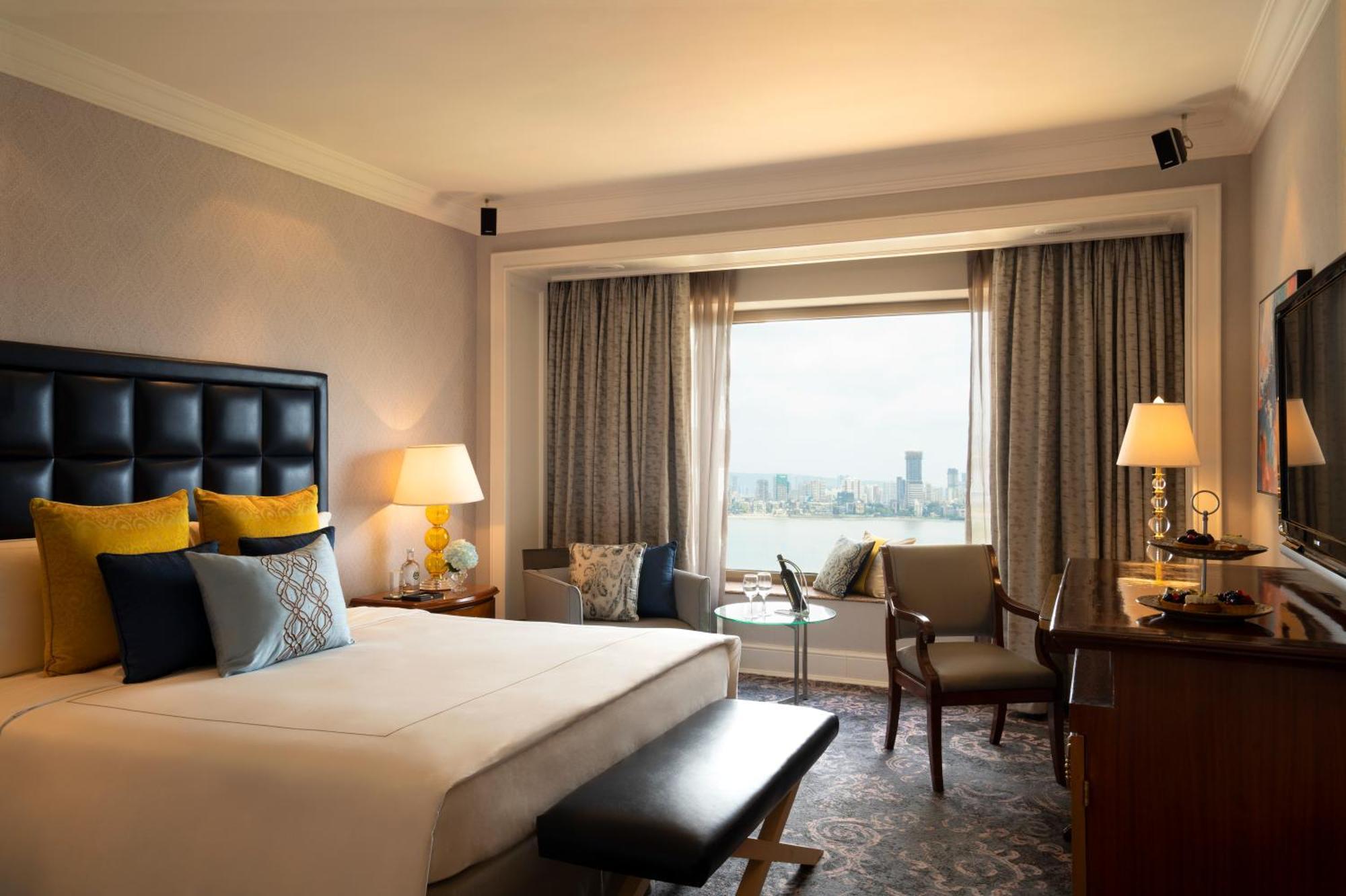 מלון מומביי Taj Lands End מראה חיצוני תמונה A room at the Taj Mahal Palace