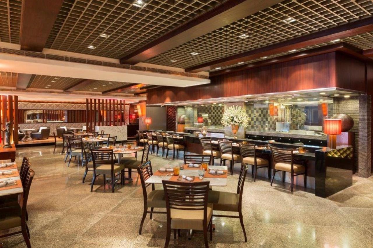 מלון מומביי Taj Lands End מראה חיצוני תמונה The restaurant
