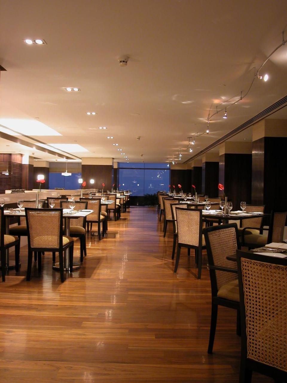מלון מומביי Taj Lands End מראה חיצוני תמונה The interior of the restaurant
